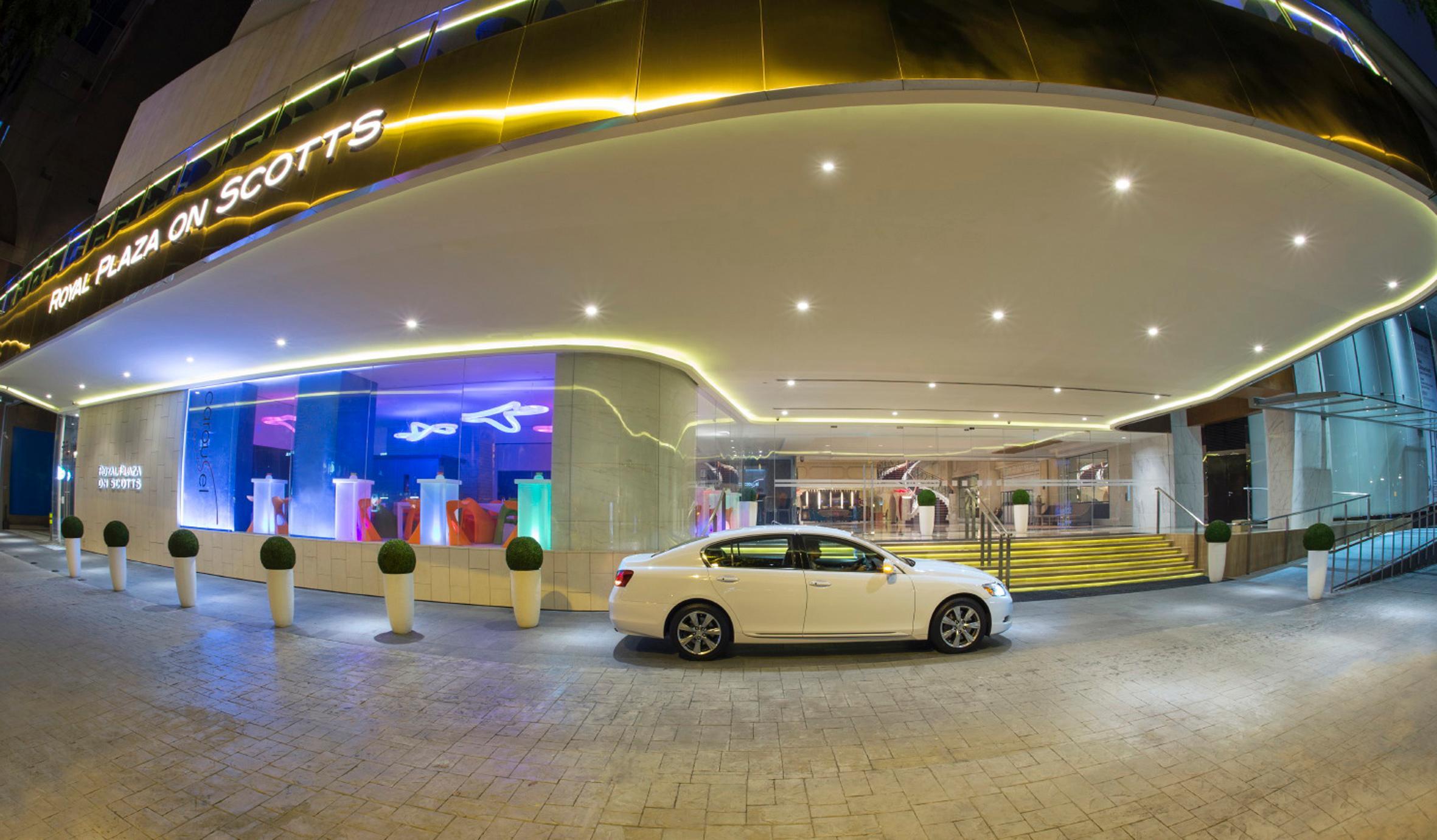 Отель Royal Plaza On Scotts Сингапур Экстерьер фото The hotel's entrance