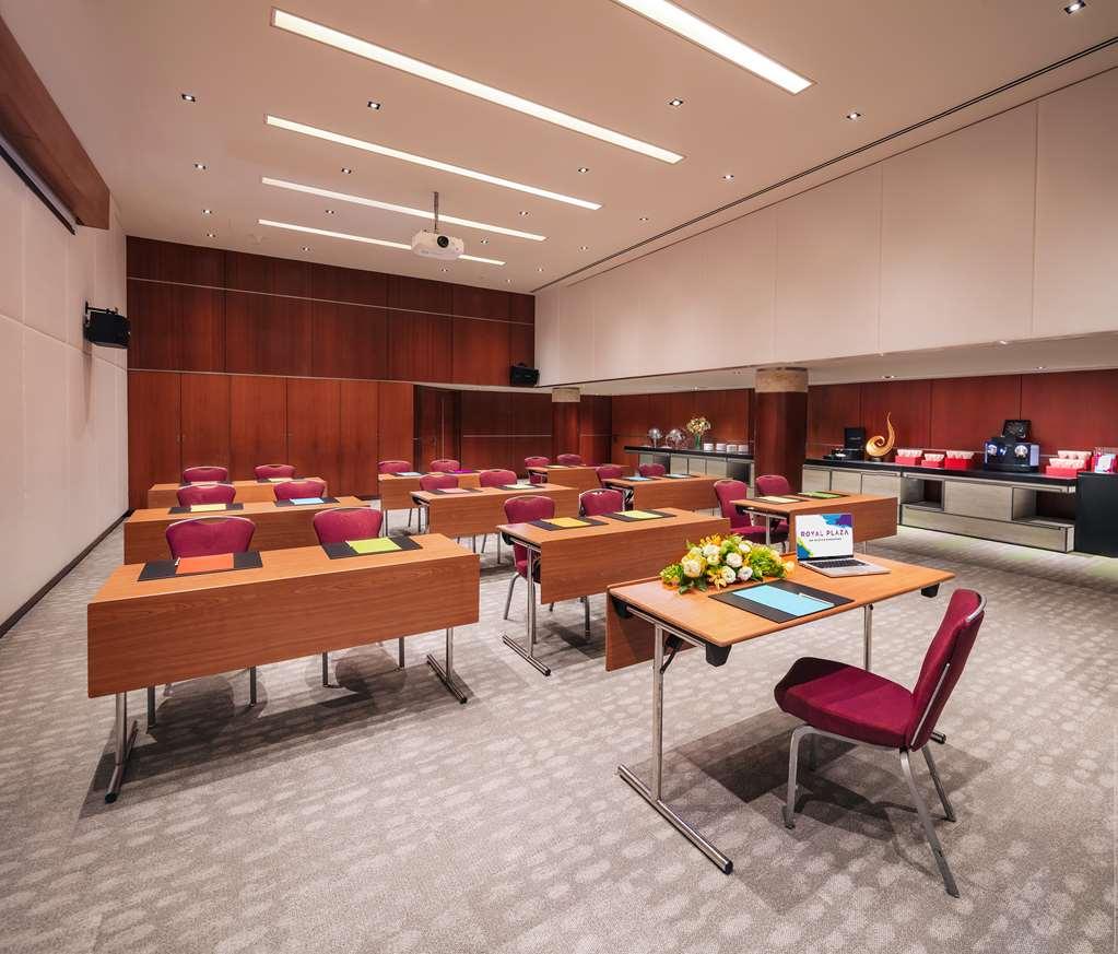 Отель Royal Plaza On Scotts Сингапур Удобства фото Meeting room
