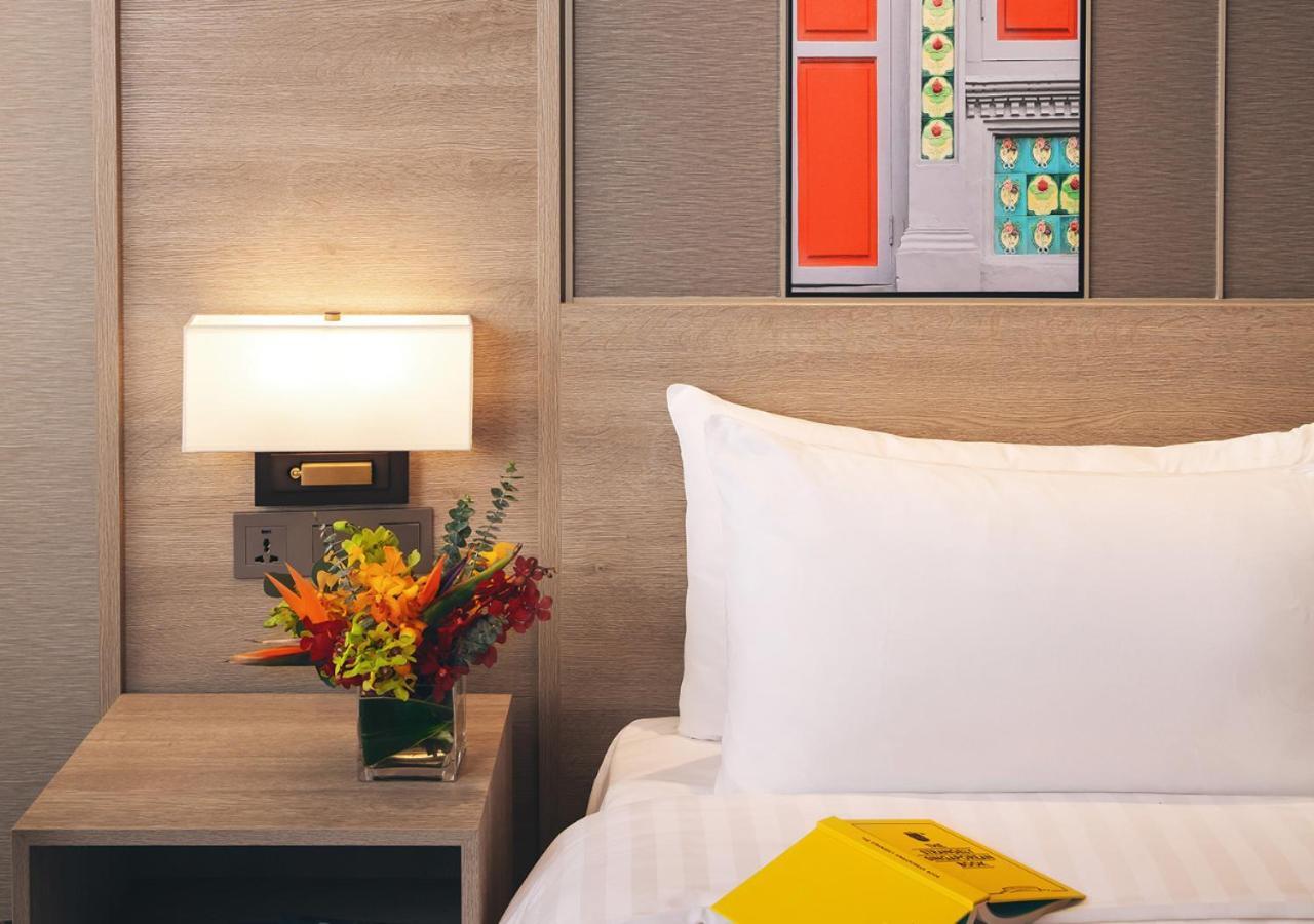 Отель Royal Plaza On Scotts Сингапур Экстерьер фото A room at the hotel