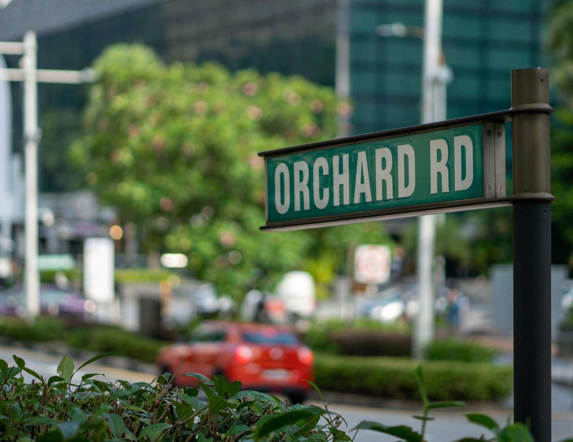 Отель Royal Plaza On Scotts Сингапур Экстерьер фото Orchard Road street sign